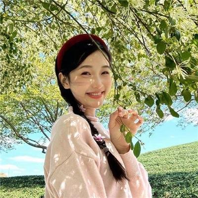 追梦的黎族女娃娃